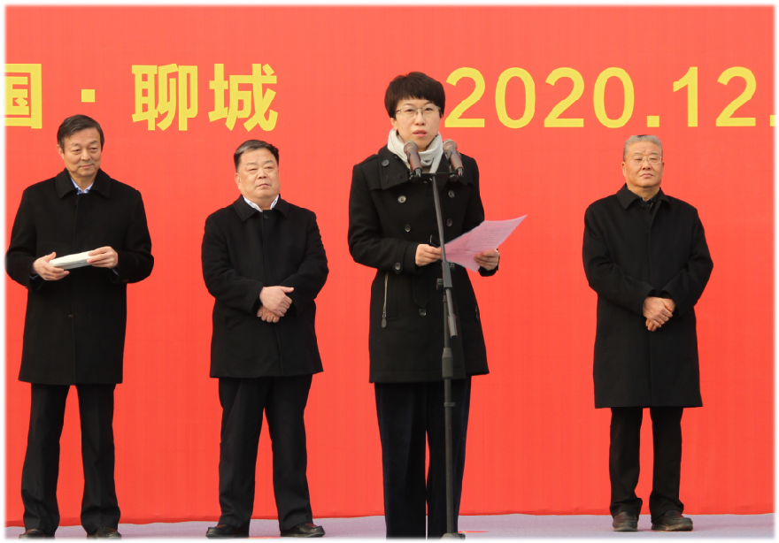 市委副書(shū)記、市長(zhǎng)李長(zhǎng)萍同志在啟動(dòng)儀式上講話(huà)并宣布：鄭濟(jì)高鐵配套基礎(chǔ)設(shè)施暨高鐵新區(qū)建設(shè)正式啟動(dòng)。